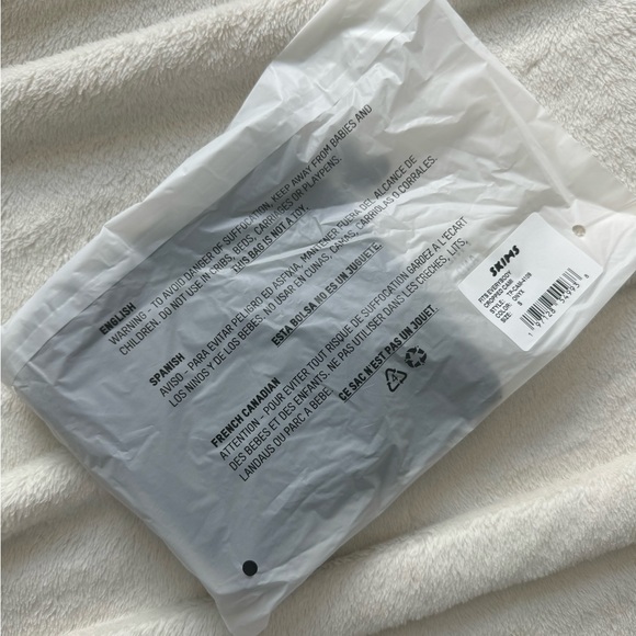 SKIMS NWT Fits Everybody Cropped Cami Top Bralette Size S Onyx Black Straps - Picture 5 of 5